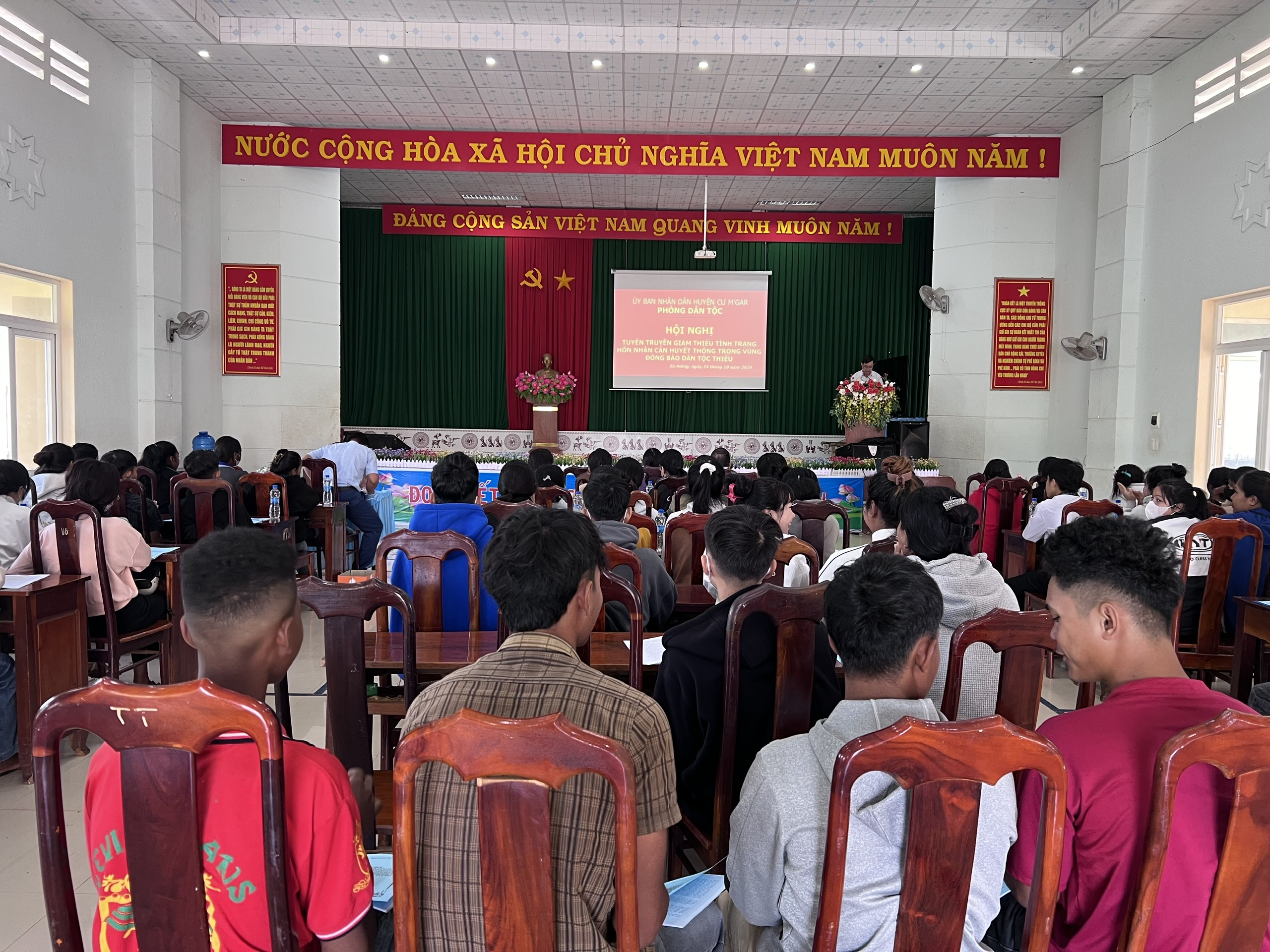 Xã Ea H'đing phối hợp Phòng Dân tộc tổ chức Hội nghị truyên truyền giảm thiểu tình trạng tảo hôn và hôn nhân cận huyết thống trong vùng đồng bào dân tộc thiểu số.